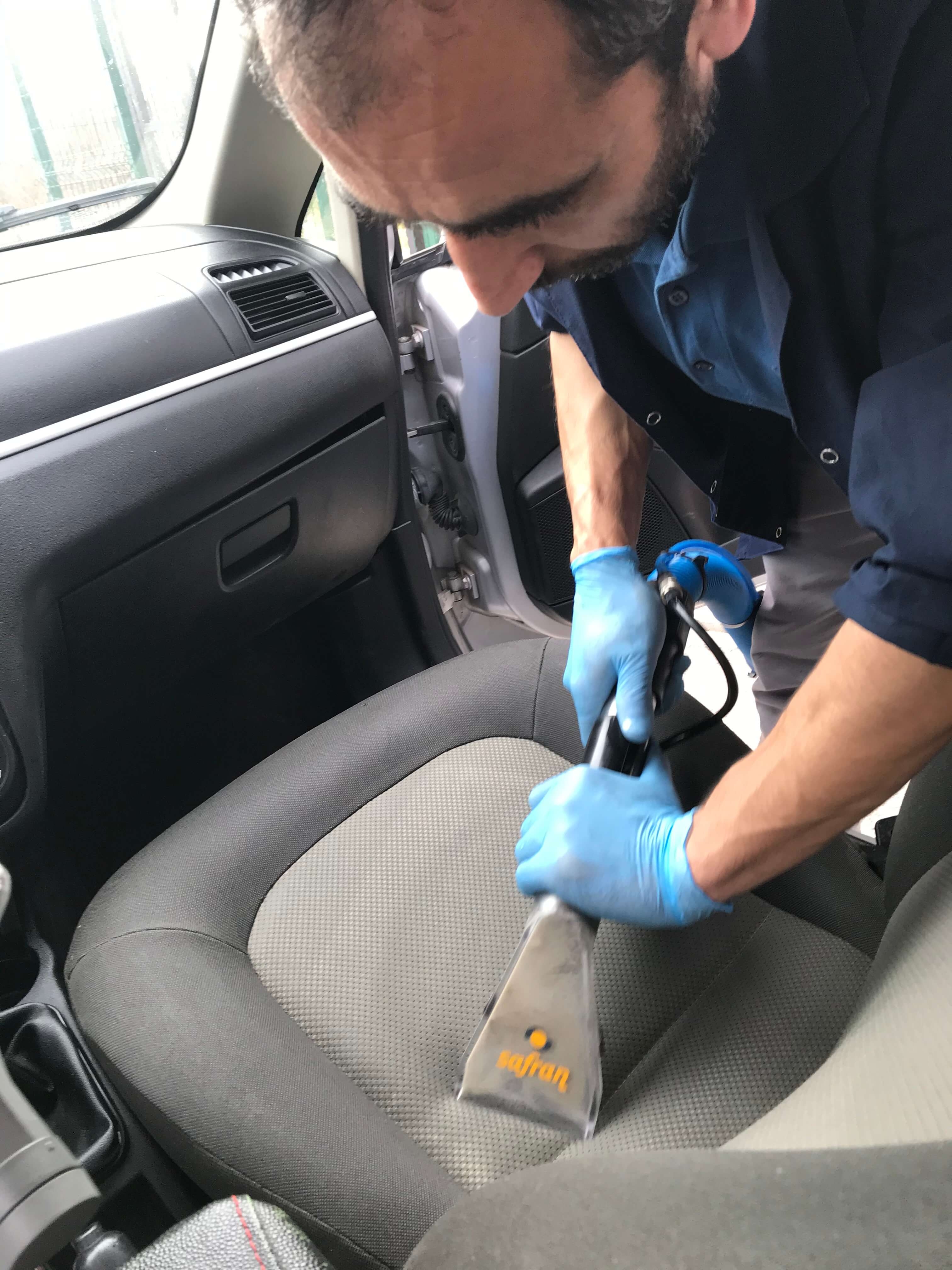 Sakara koltuk yıkama hizmeti vermekte olan Sakarya koltuk yıkama firması Sakarya tuğra koltuk yıkama en uygun koltuk yıkama fiyatı profesyonel temizlik